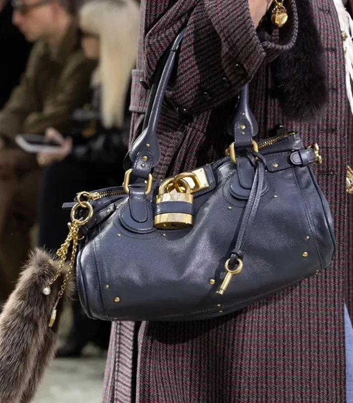 Women's Bag New Rivet Retro Street Motorcycle Bag Original Niche Design shoulder Crossbody Bag Female Tote Handbag