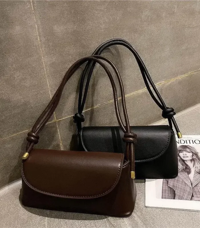 Internet celebrity retro small bag for women in autumn and winter, new trendy crossbody bag, fashionable one shoulder small bag