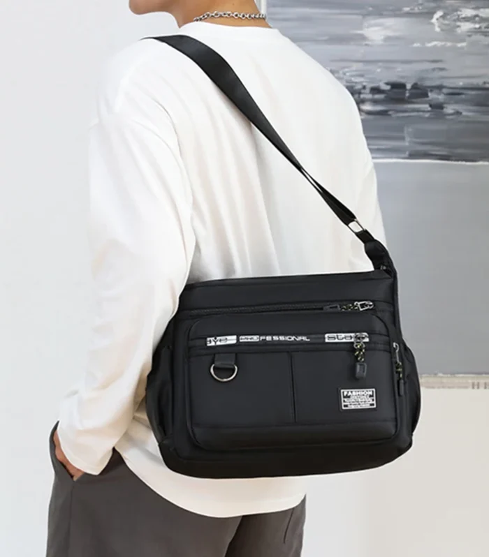 Men's business single-shoulder bag, suitable for business trips and work, made of nylon material, with a single shoulder strap.